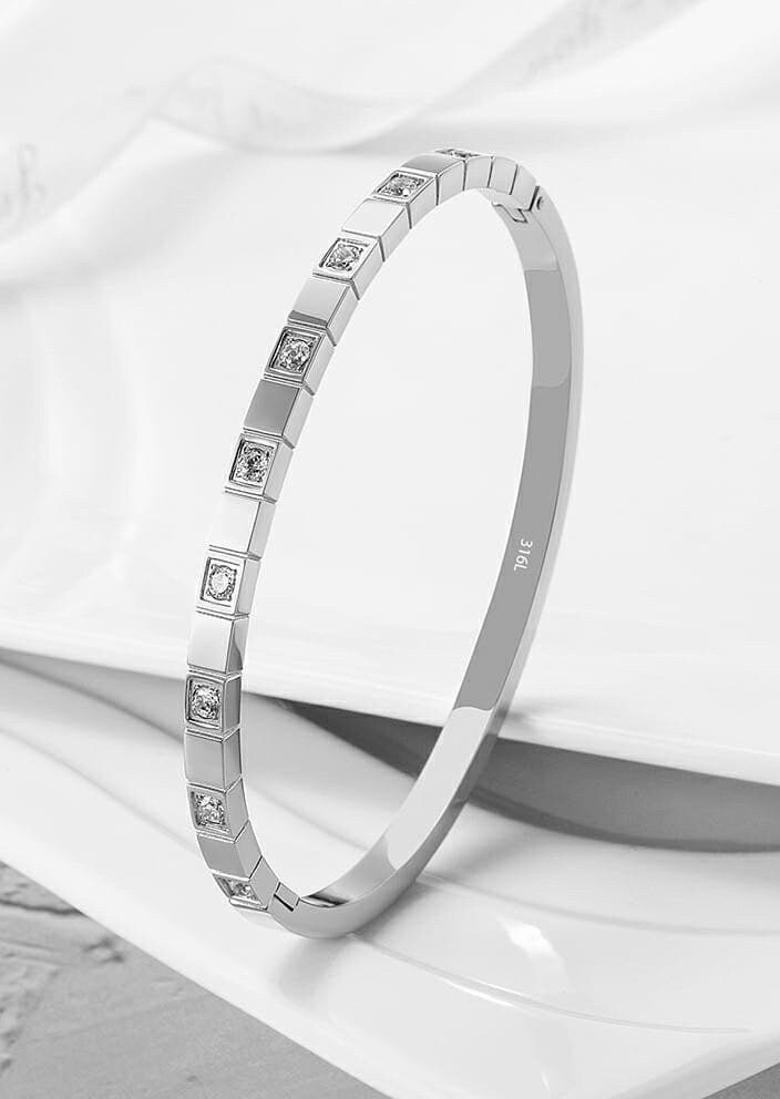 Elegant Geometric Bangle Bracelet
