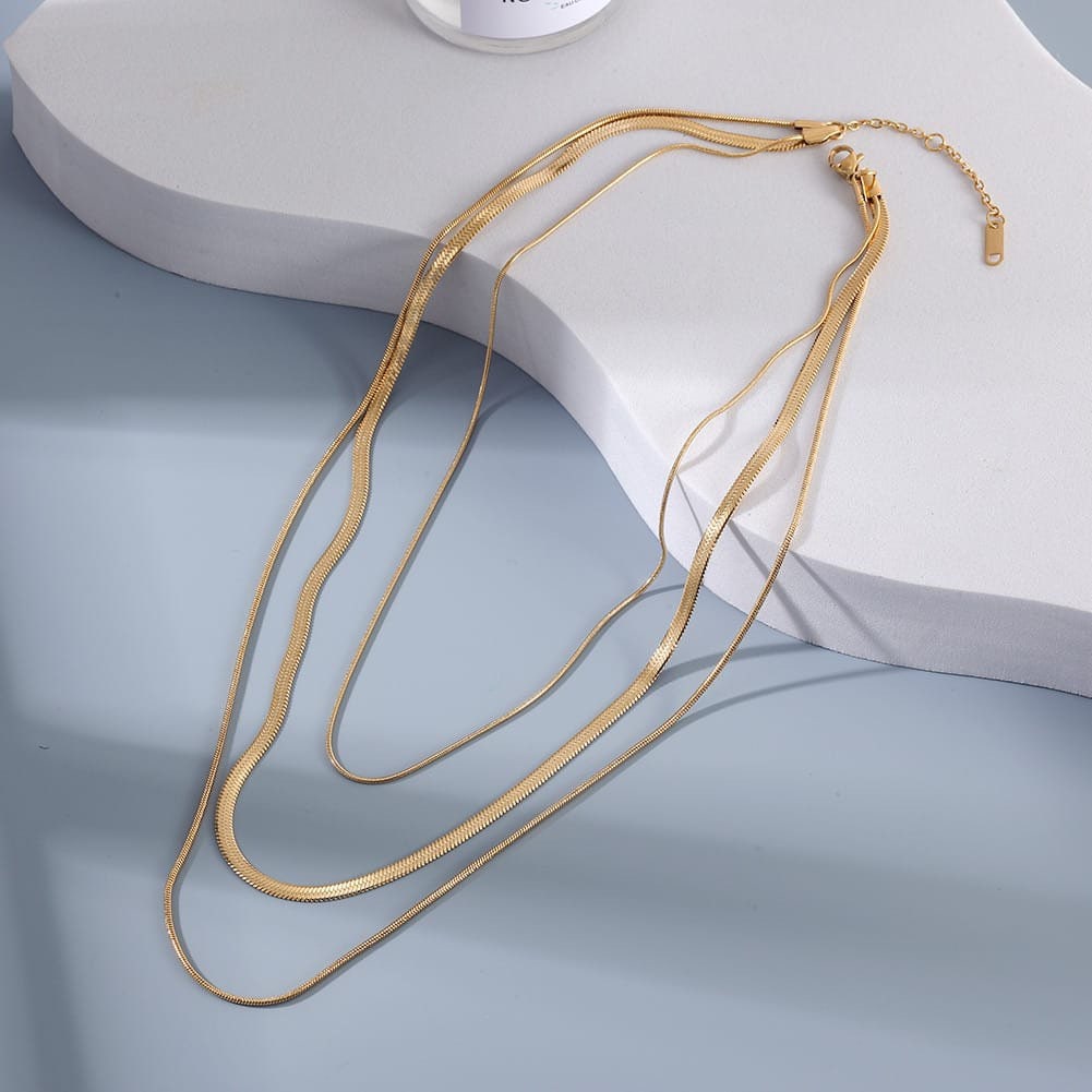 Triple layered necklace