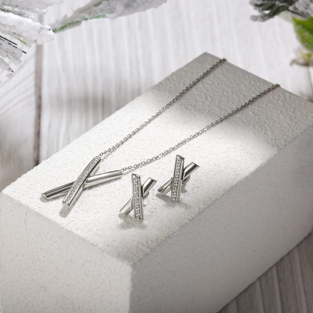 Crisscross Elegance Pendant Necklace