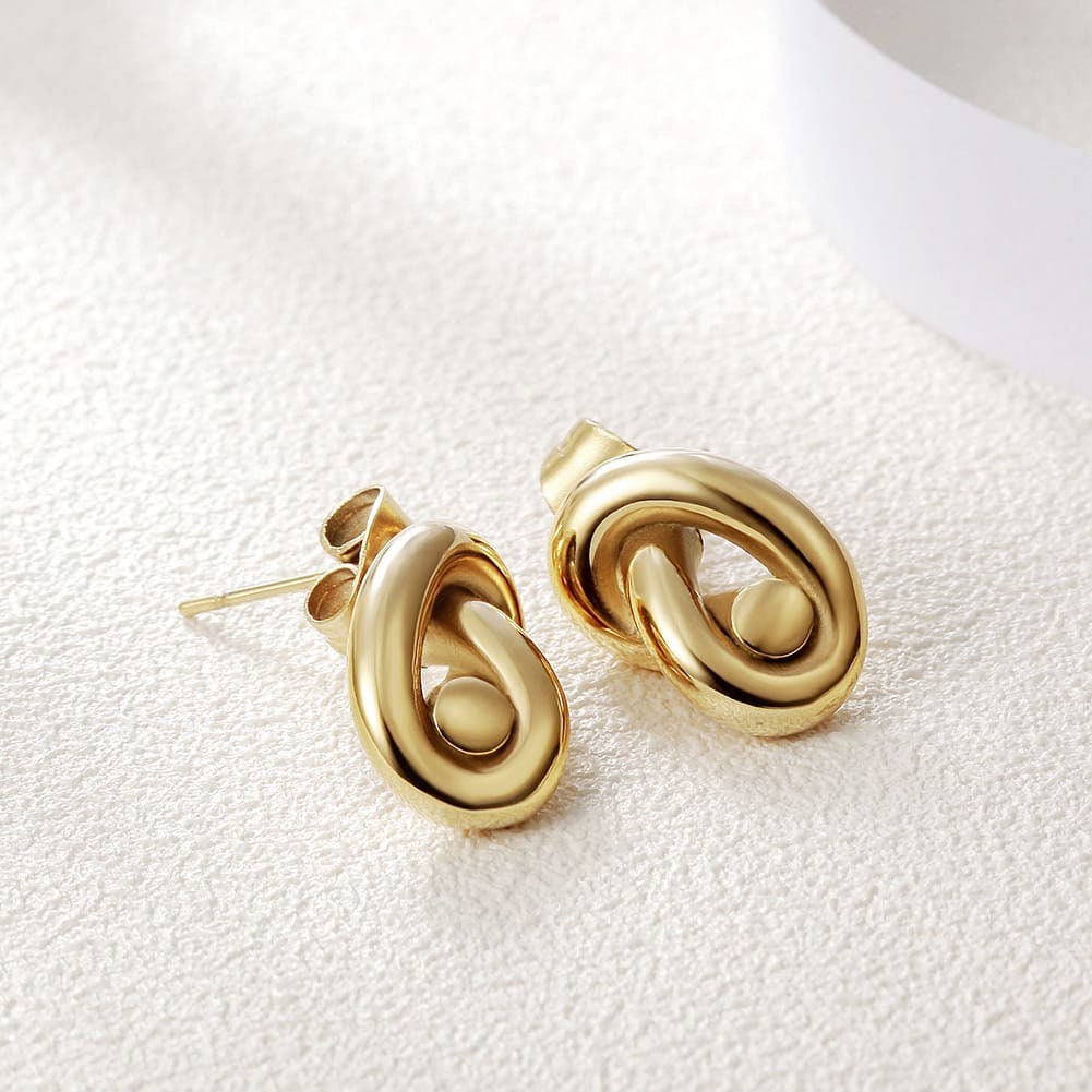 Knot earring