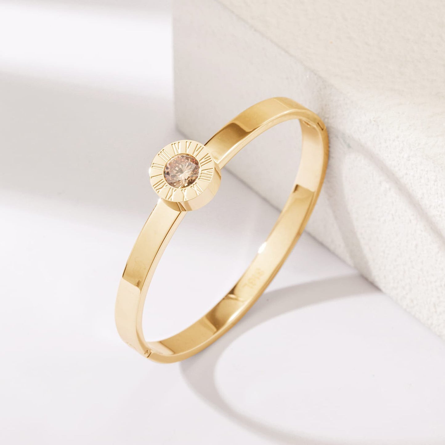 Interchangeable Solitaire Stone Bracelet – Gold Finish