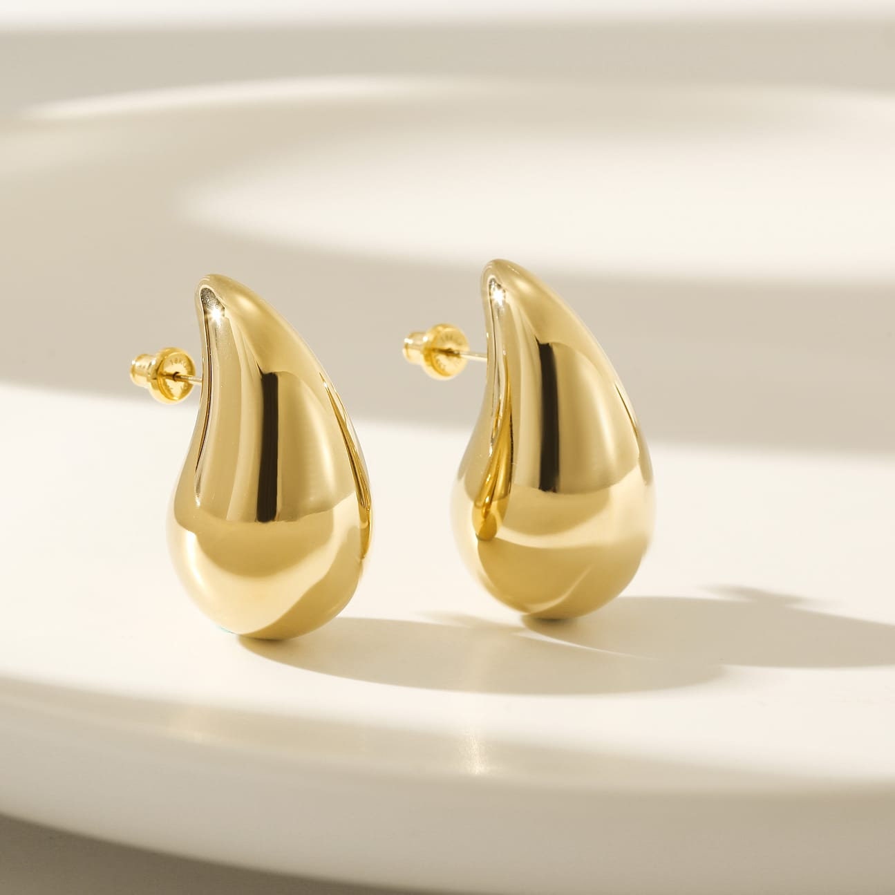 Sculpted Teardrop Stud Earrings – Polished Gold