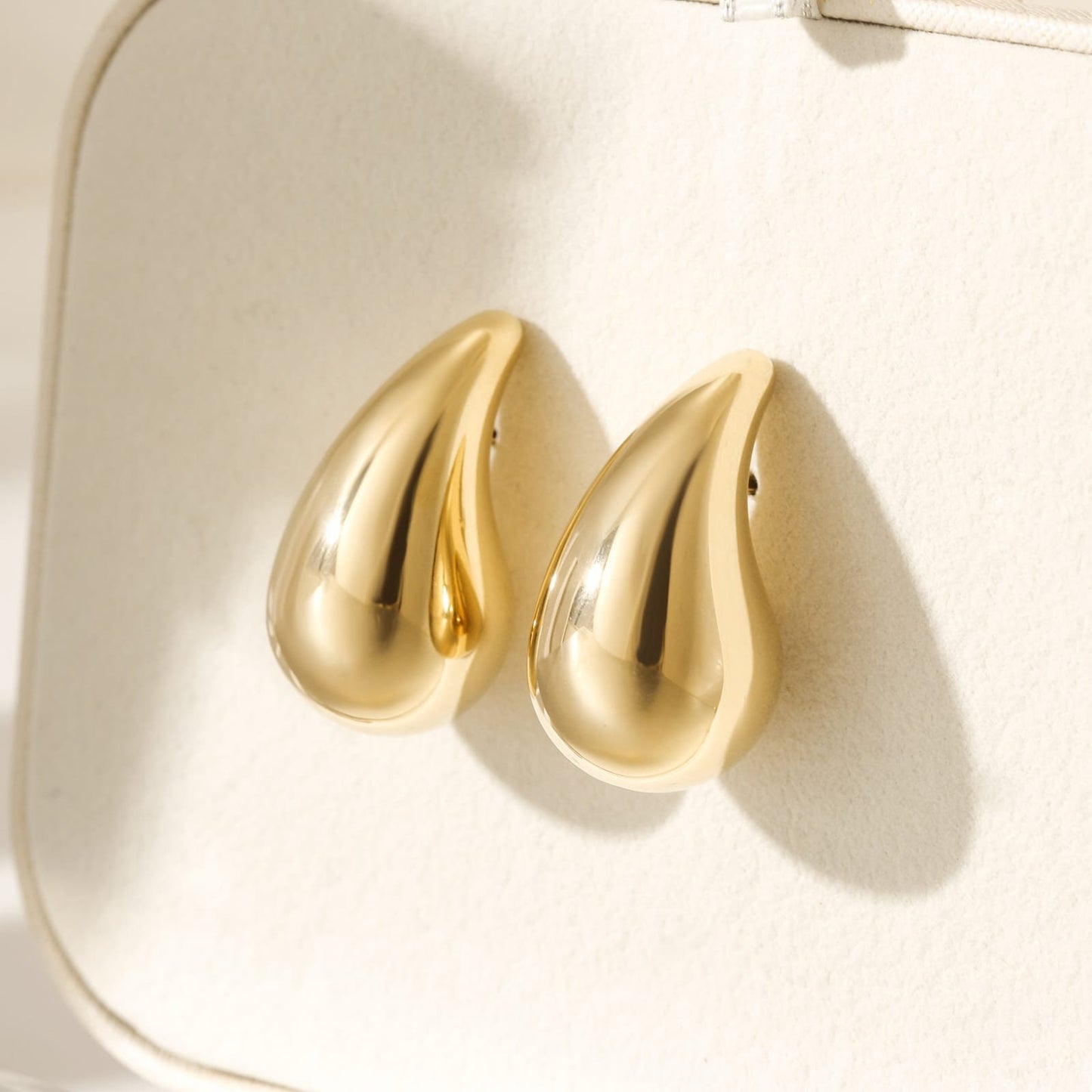 Sculpted Teardrop Stud Earrings – Polished Gold